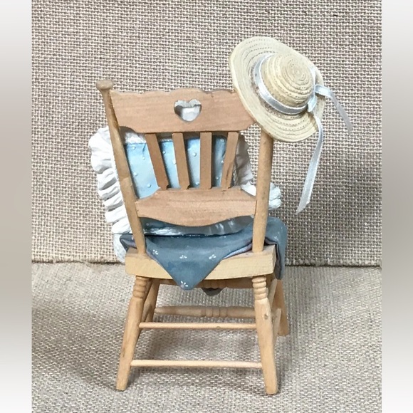 Vintage White Cat in Chair Resin Figurine Kitsch Cottage Granny Core AS IS READ - Picture 4 of 8